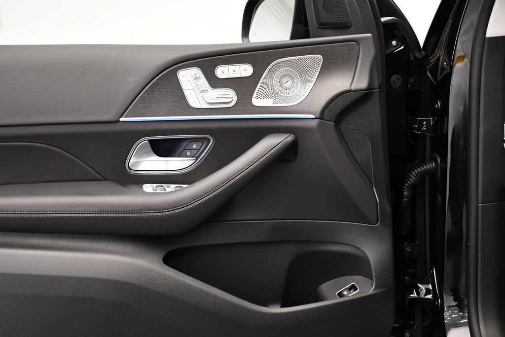 Thumbnail: 2026 Mercedes-Benz GLS - 32