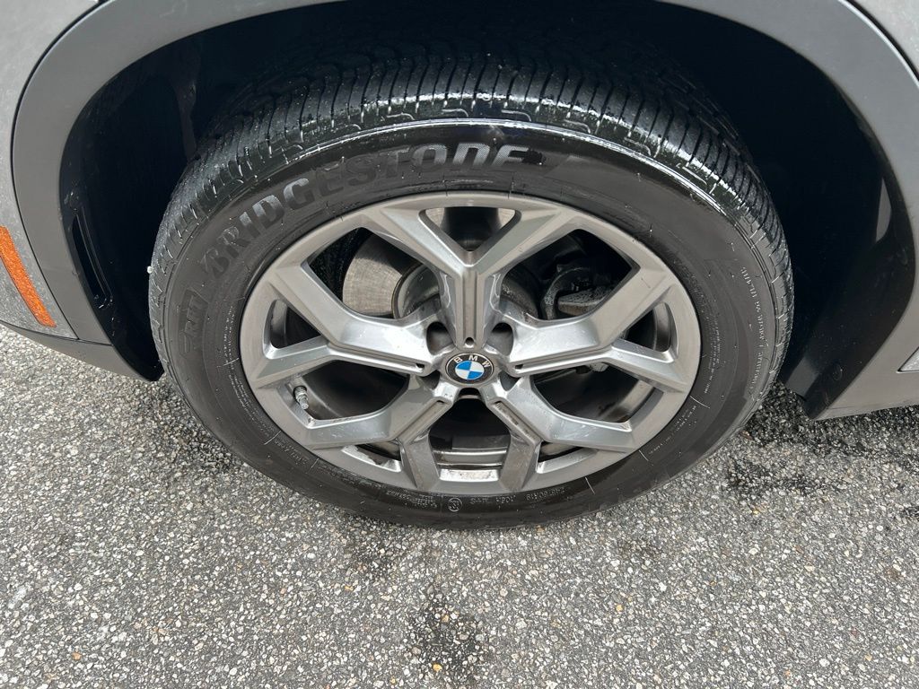 Used 2023 Gray BMW xDrive30i image 13