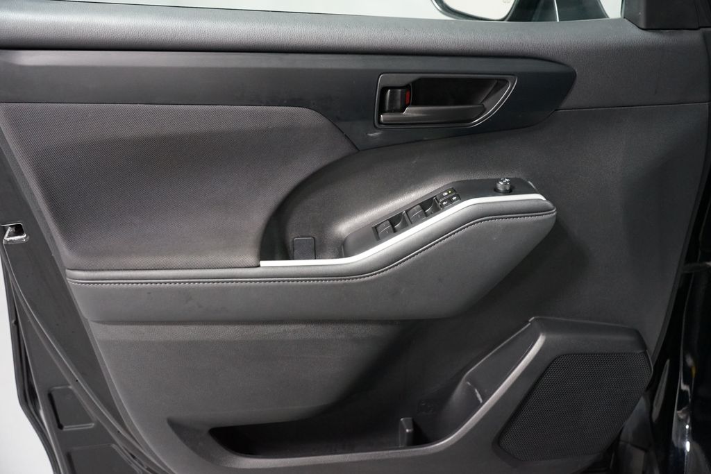 Thumbnail: 2024 Toyota Highlander - 30