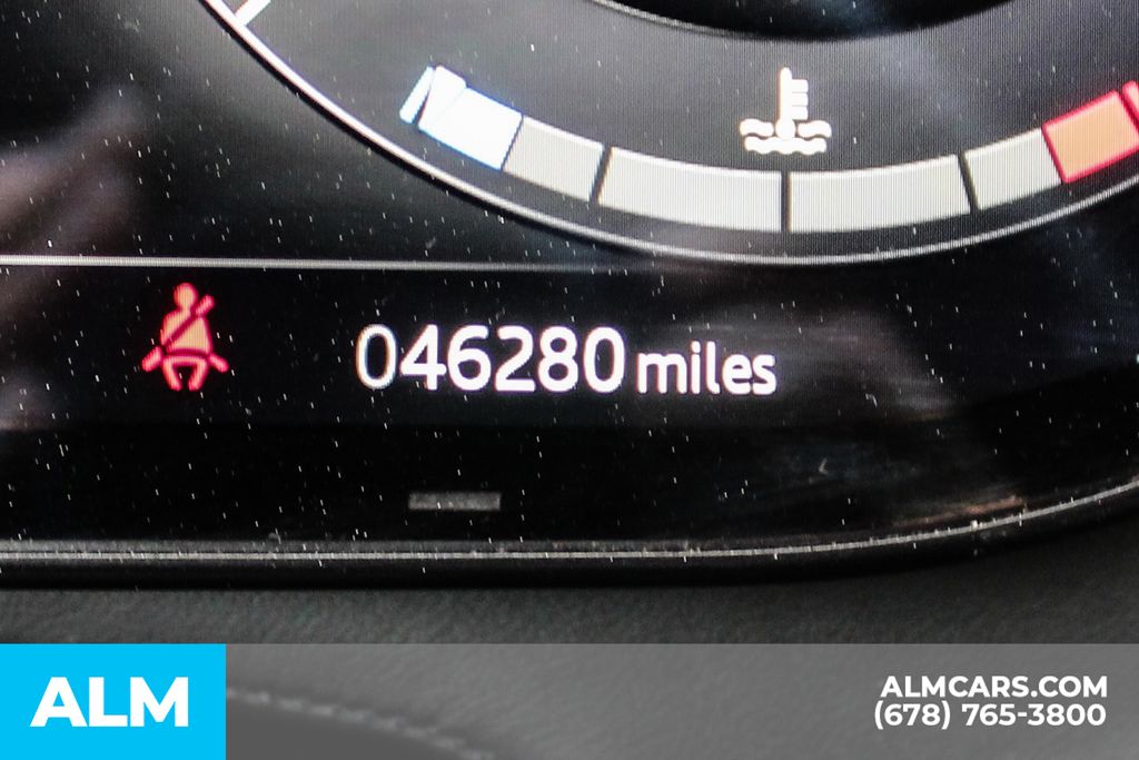 Used 2023 Gray Land Rover SE image 43