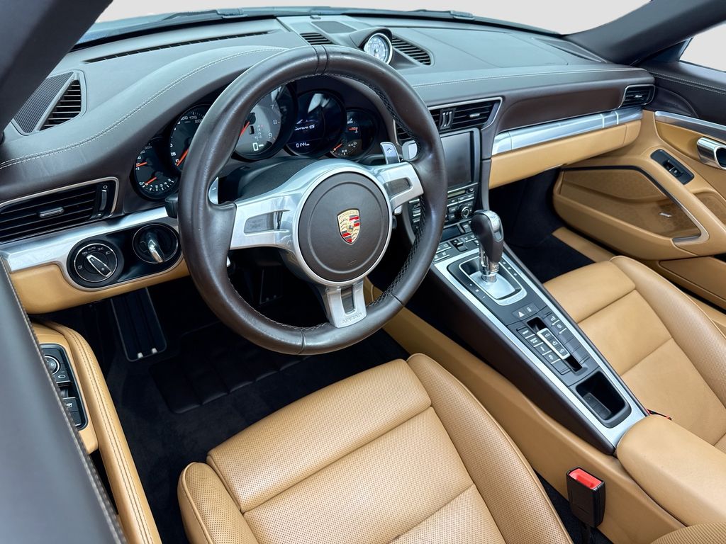 Thumbnail: 2015 Porsche 911 - 4