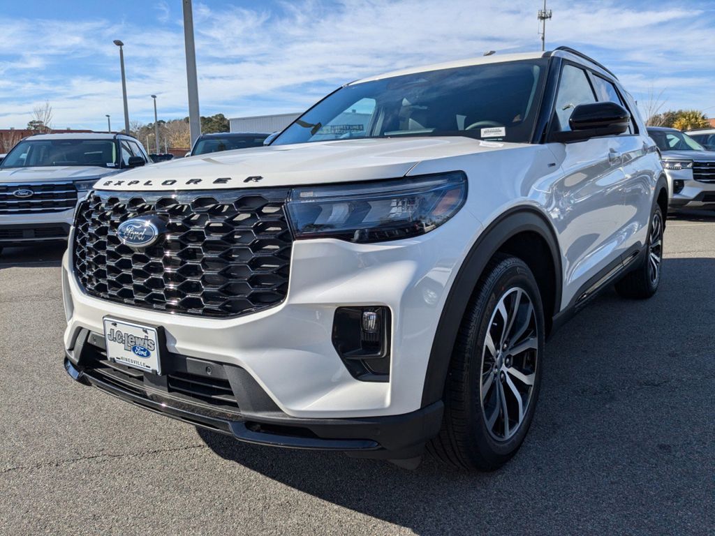 2025 Ford Explorer ST-Line