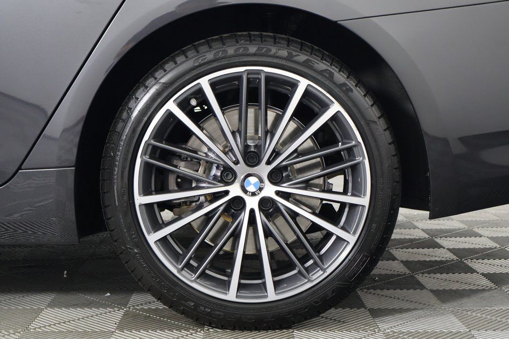 Thumbnail: 2023 BMW 5 Series - 16