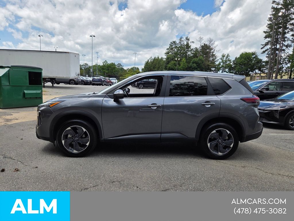 Used 2025 Gray Nissan SV image 4