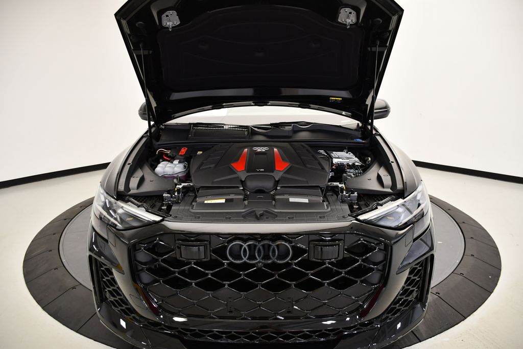 Thumbnail: 2026 Audi RS Q8 - 11