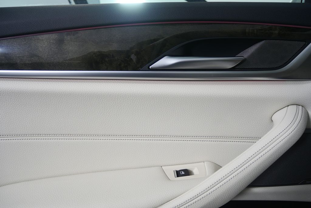 Thumbnail: 2023 BMW 5 Series - 14