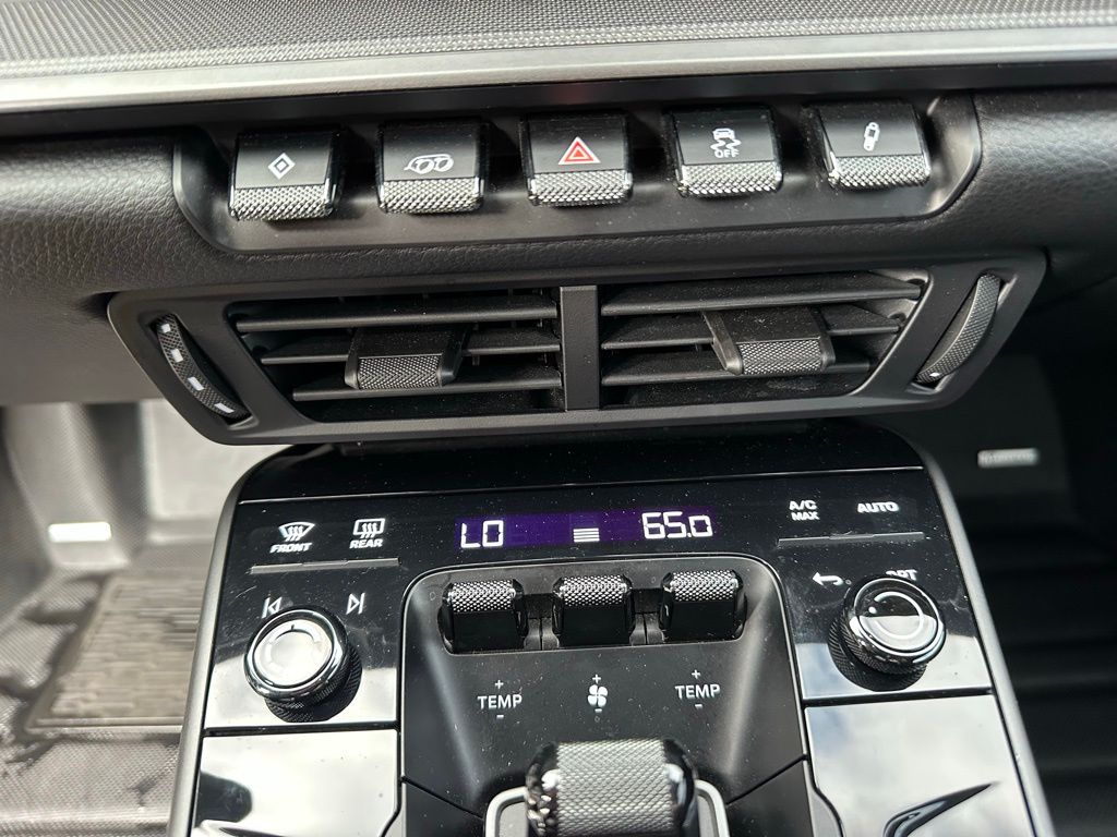 Thumbnail: 2025 Porsche 911 - 26