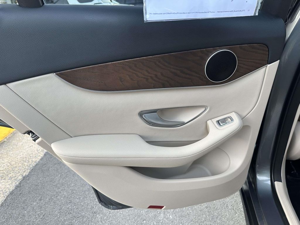 Thumbnail: 2019 Mercedes-Benz GLC - 29