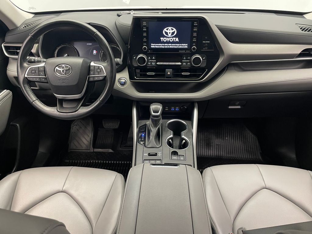 Thumbnail: 2022 Toyota Highlander - 19