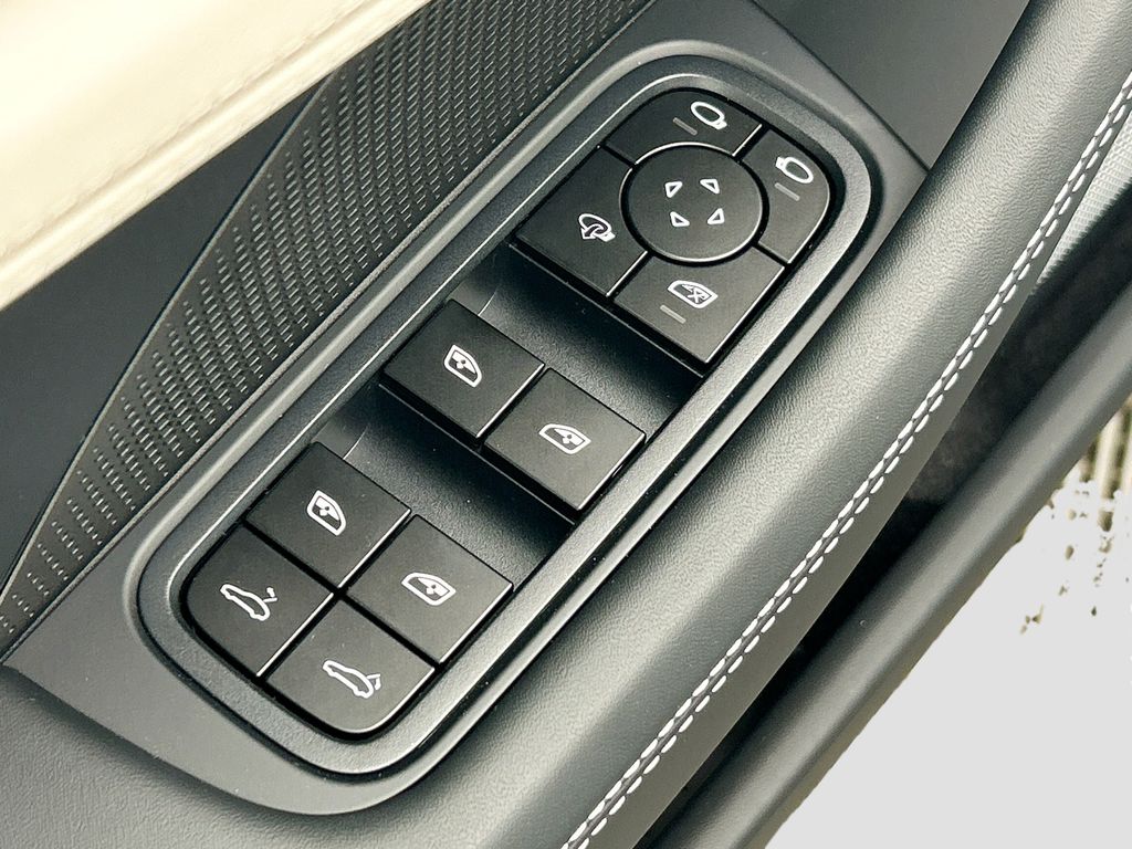 Thumbnail: 2026 Porsche Panamera - 24