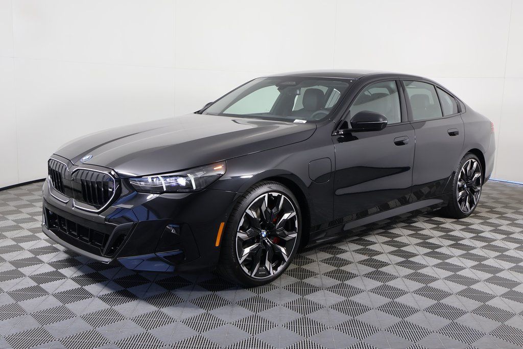 Thumbnail: 2027 BMW 5 Series - 1