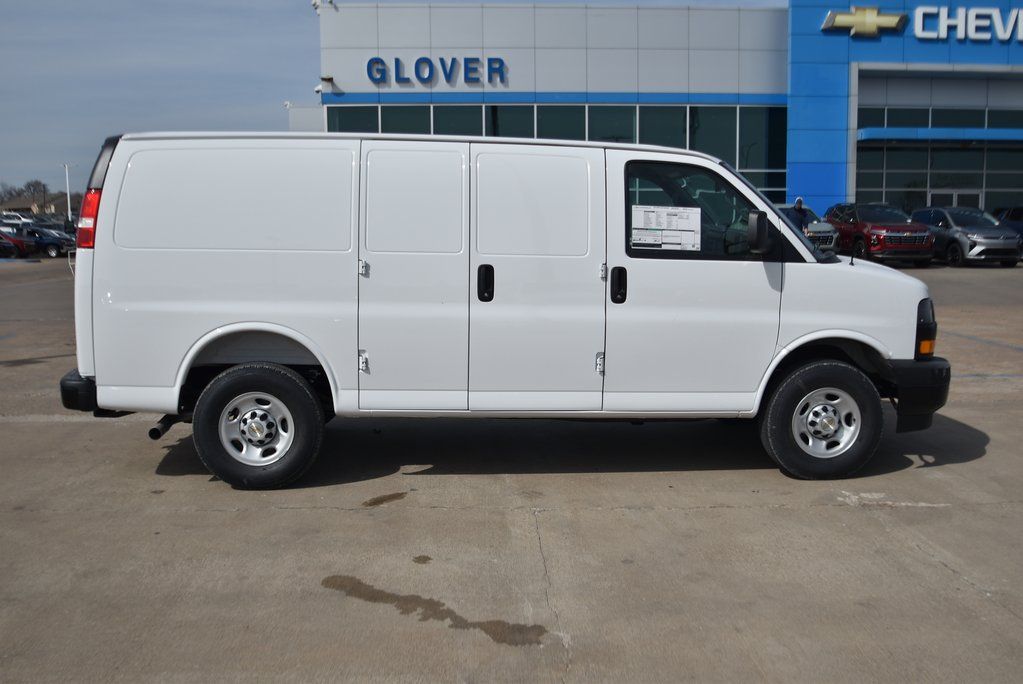 2026 Chevrolet Express Cargo 2500 RWD