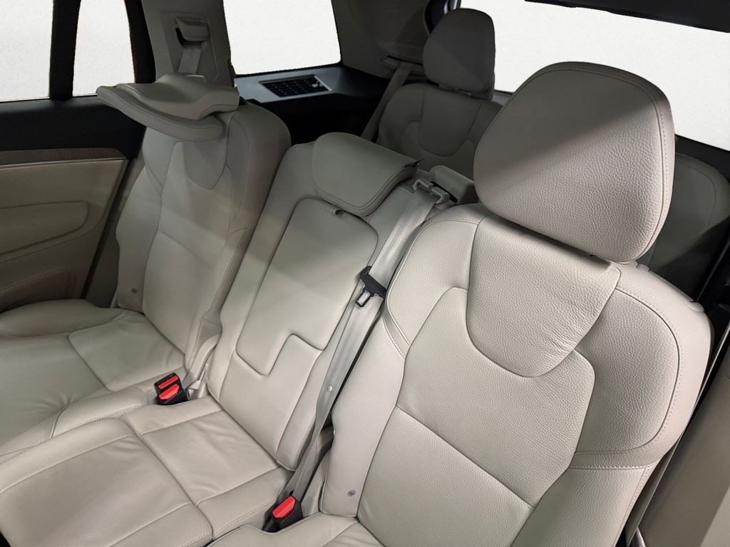 2024 Volvo XC90 B6 Plus Bright Theme photo