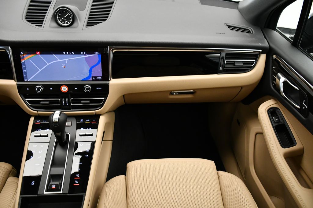 Thumbnail: 2025 Porsche Macan - 24
