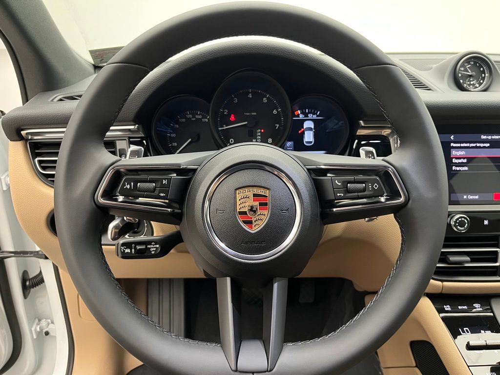 Thumbnail: 2025 Porsche Macan - 12