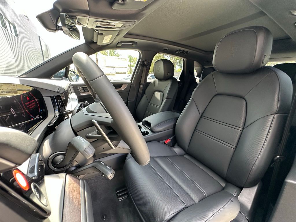 Thumbnail: 2025 Porsche Cayenne - 5