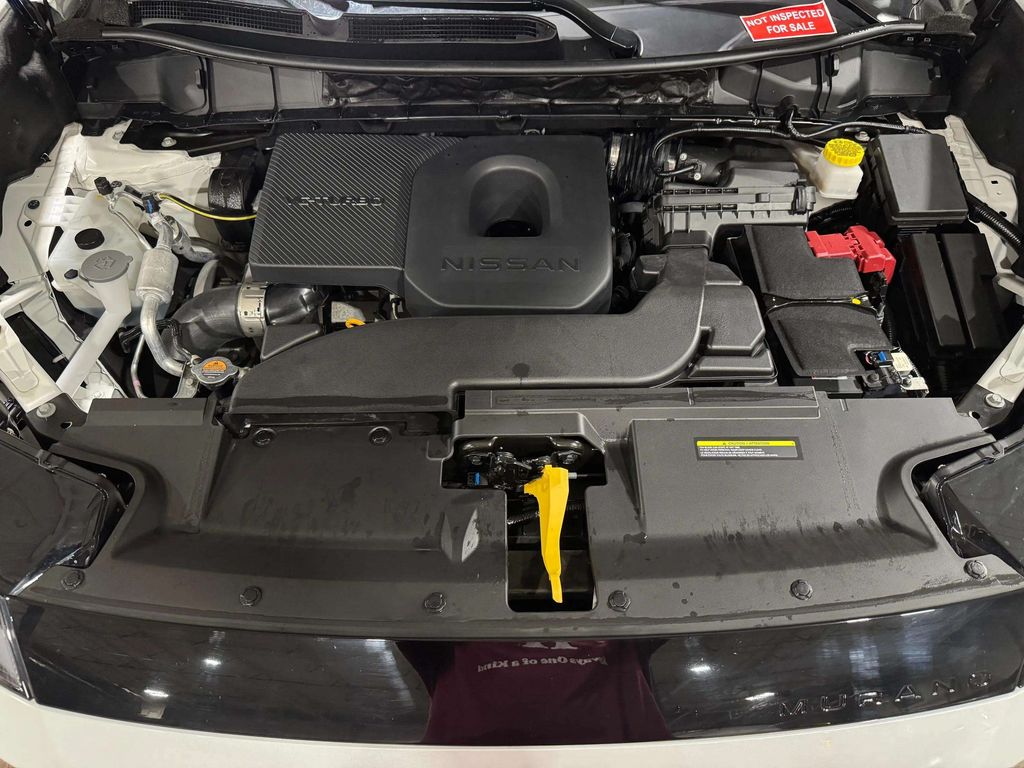 Certified Used 2025 Everest White Pearl Tricoat Nissan SL image 29