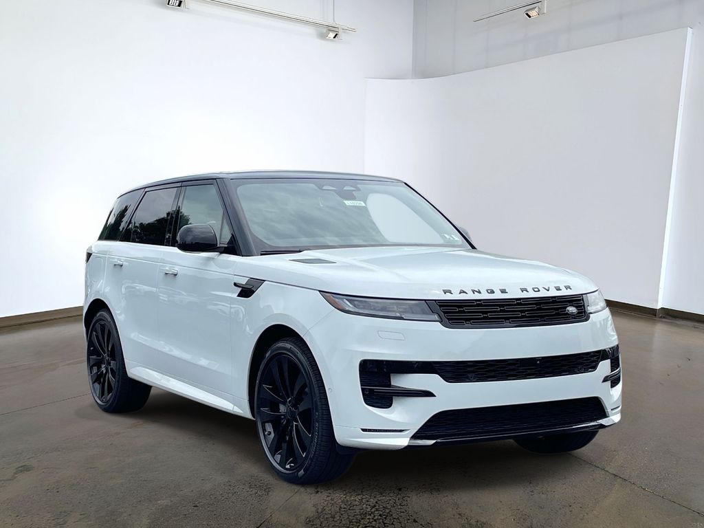 New 2026 White Land Rover Dynamic SE image 3