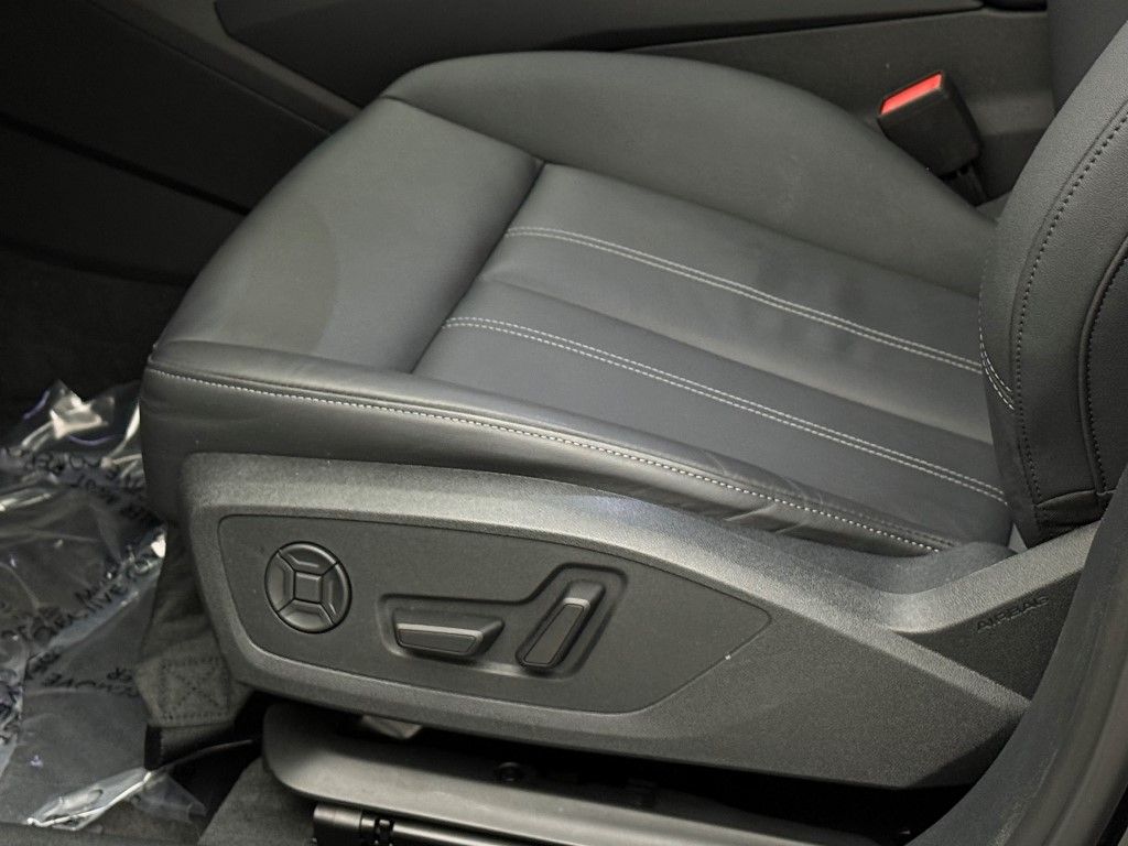 Thumbnail: 2025 Audi e-tron S - 25