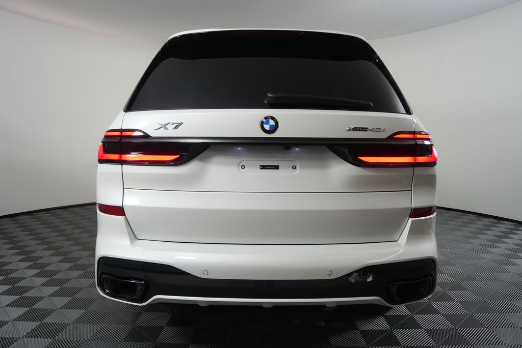 Thumbnail: 2026 BMW X7 - 4
