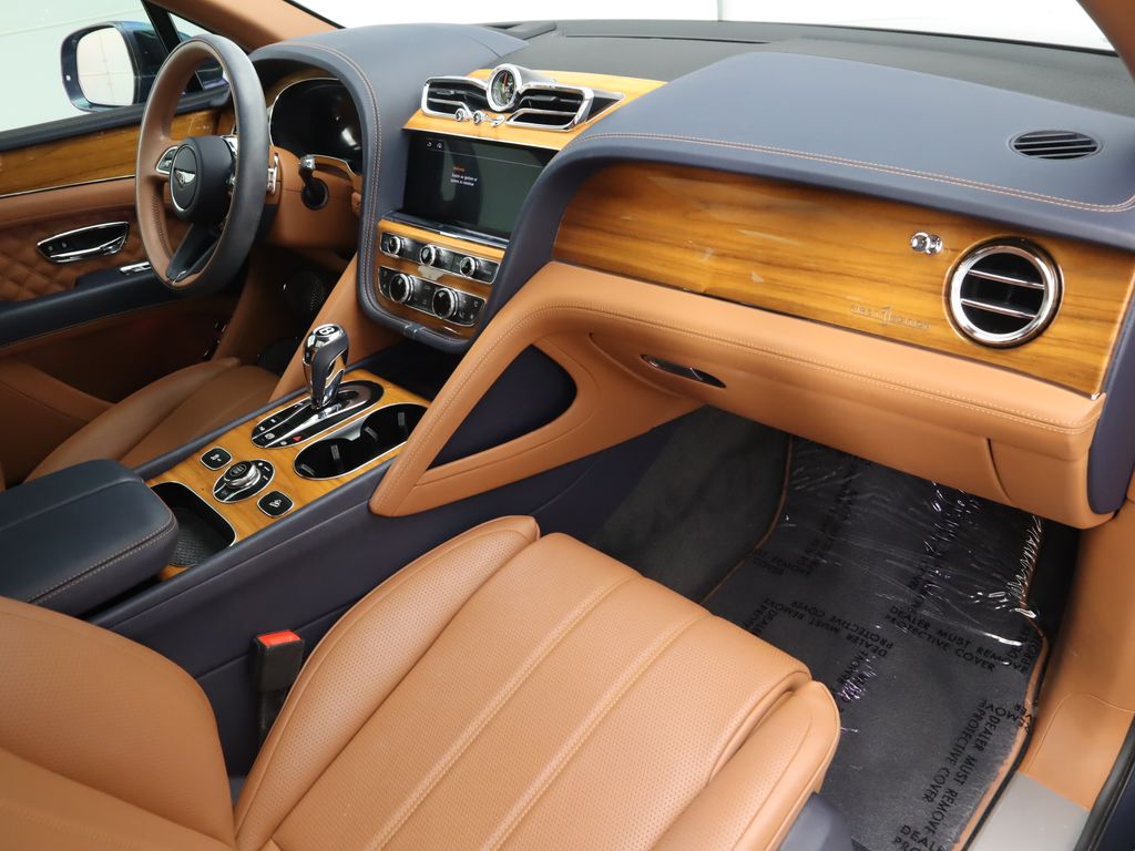 2021 Bentley Bentayga  18