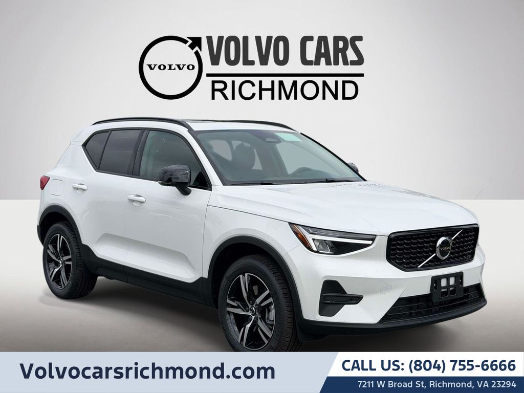 Crystal White 2026 Volvo XC40 SUV / Crossover Front-Wheel Drive Automatic