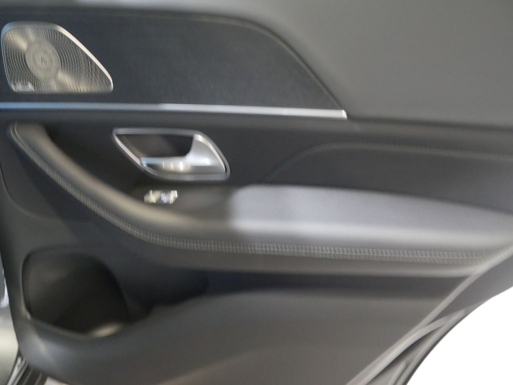 Thumbnail: 2026 Mercedes-Benz GLE - 32