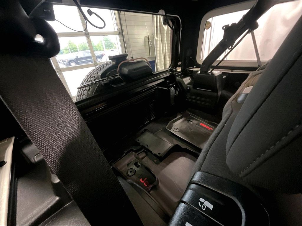 2021 Jeep Wrangler — photo 17