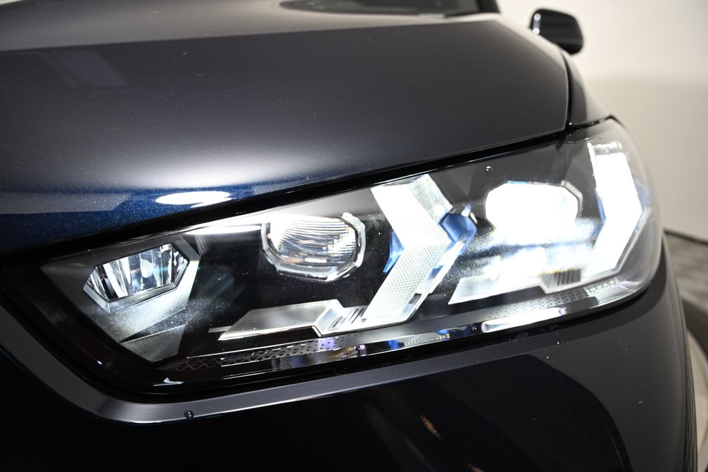 Thumbnail: 2026 BMW X5 - 9