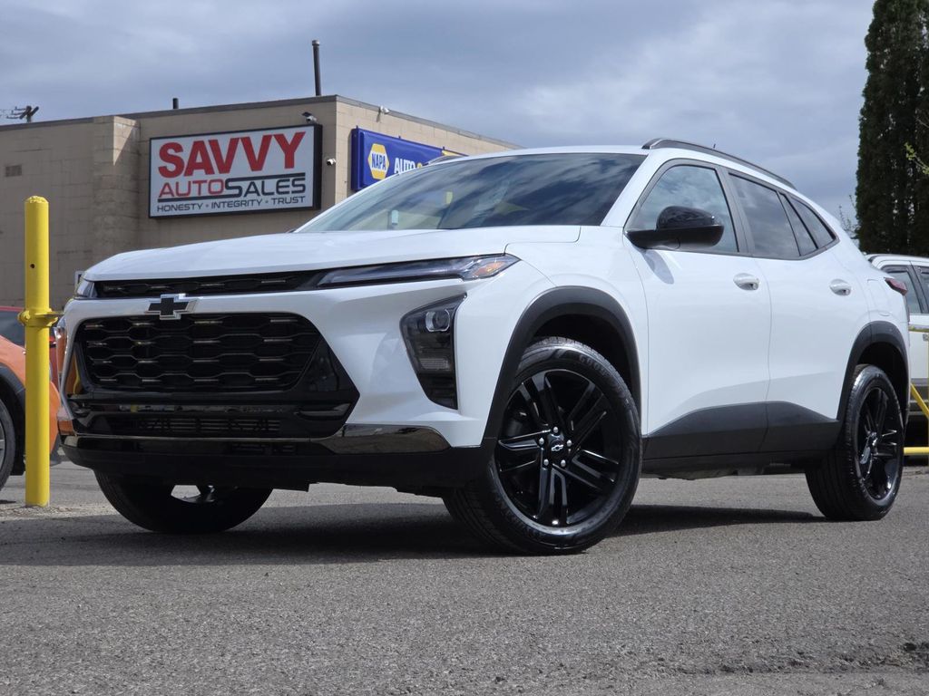Summit White 2025 Chevrolet Trax Activ FWD SUV / Crossover Front-Wheel Drive 6-Speed Automatic