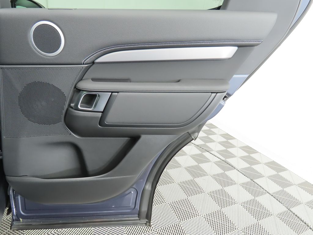 Thumbnail: 2026 Land Rover Discovery - 27