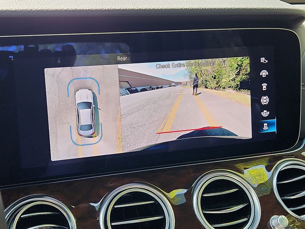 Thumbnail: 2022 Mercedes-Benz E-Class - 18