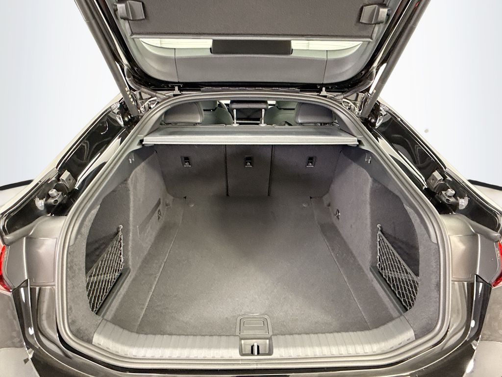 Thumbnail: 2025 Audi e-tron S - 25