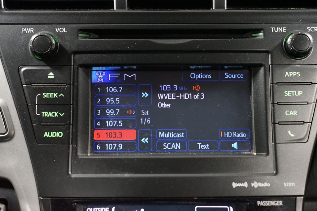 Thumbnail: 2012 Toyota Prius v - 17