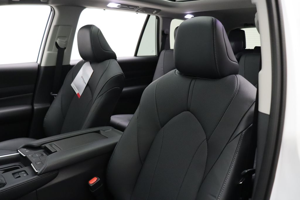 2025 Toyota Grand Highlander Limited 13