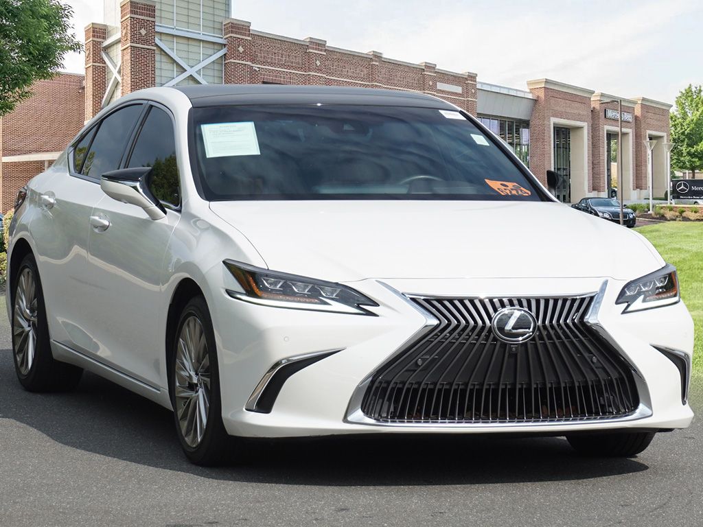 Thumbnail: 2019 Lexus ES - 3