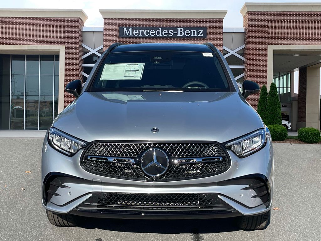 2025 Mercedes-Benz GLC 300 2