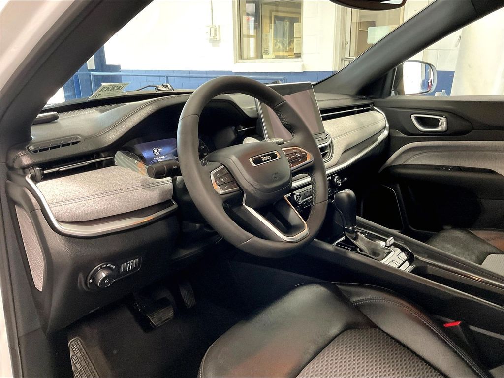 2023 Jeep Compass — photo 8