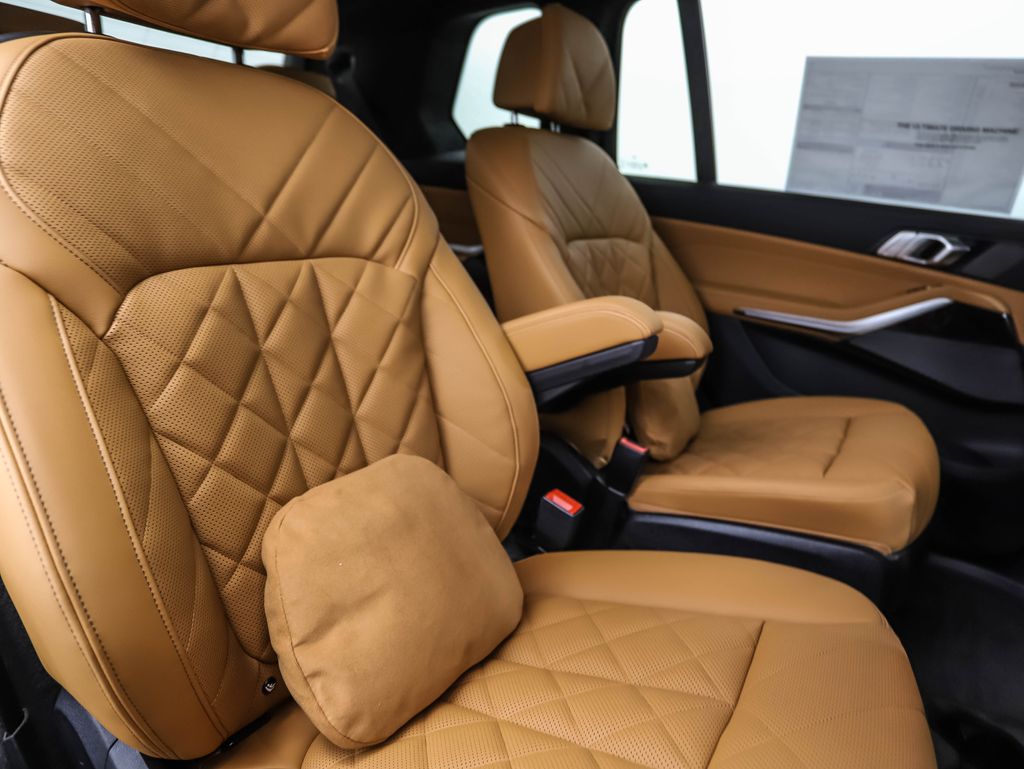 Thumbnail: 2026 BMW X7 - 29