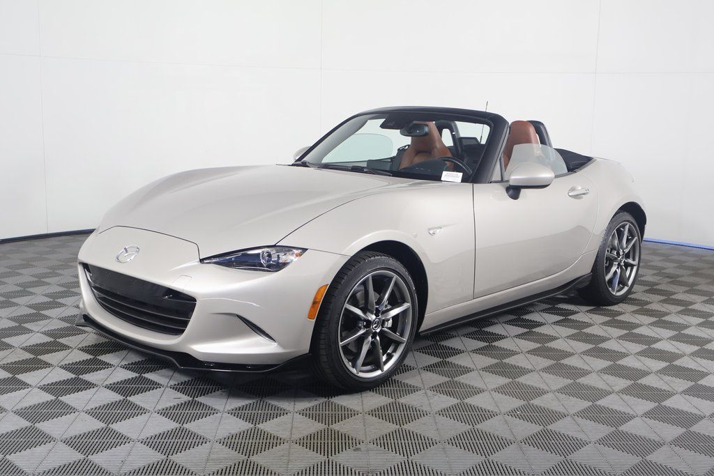 Thumbnail: 2023 Mazda MX-5 Miata - 7