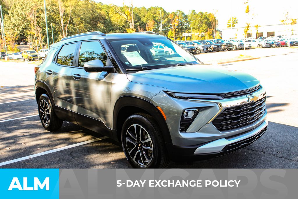 2025 Chevrolet Trailblazer LT photo 3