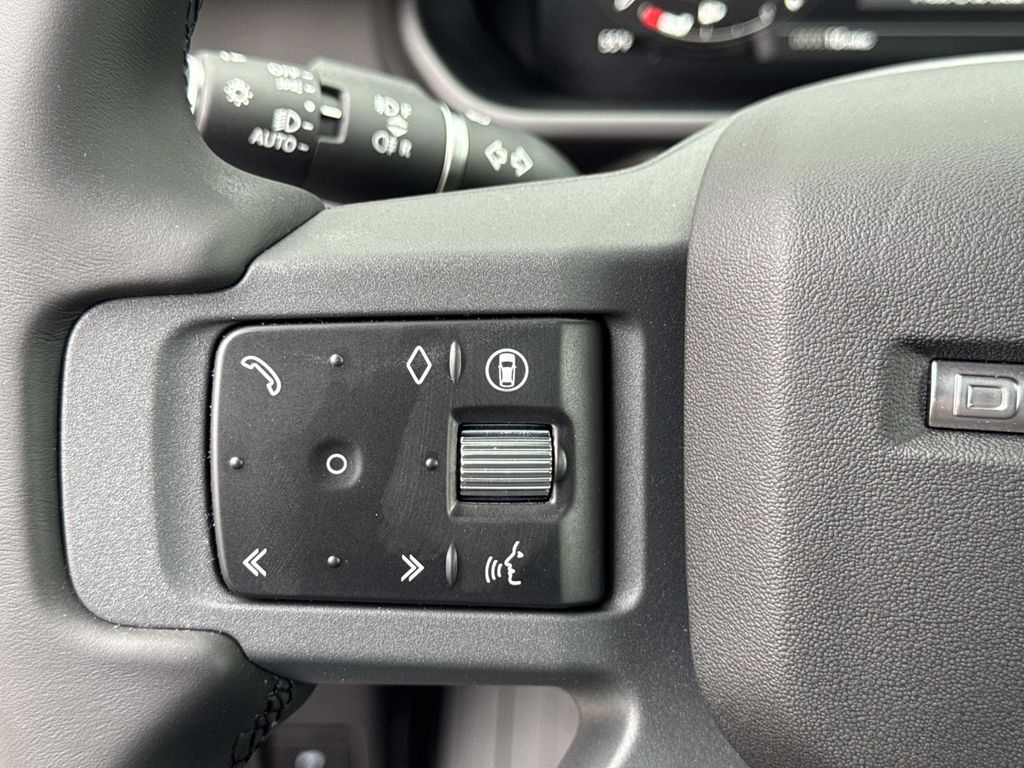 New 2026 Black Land Rover X-Dynamic SE image 29