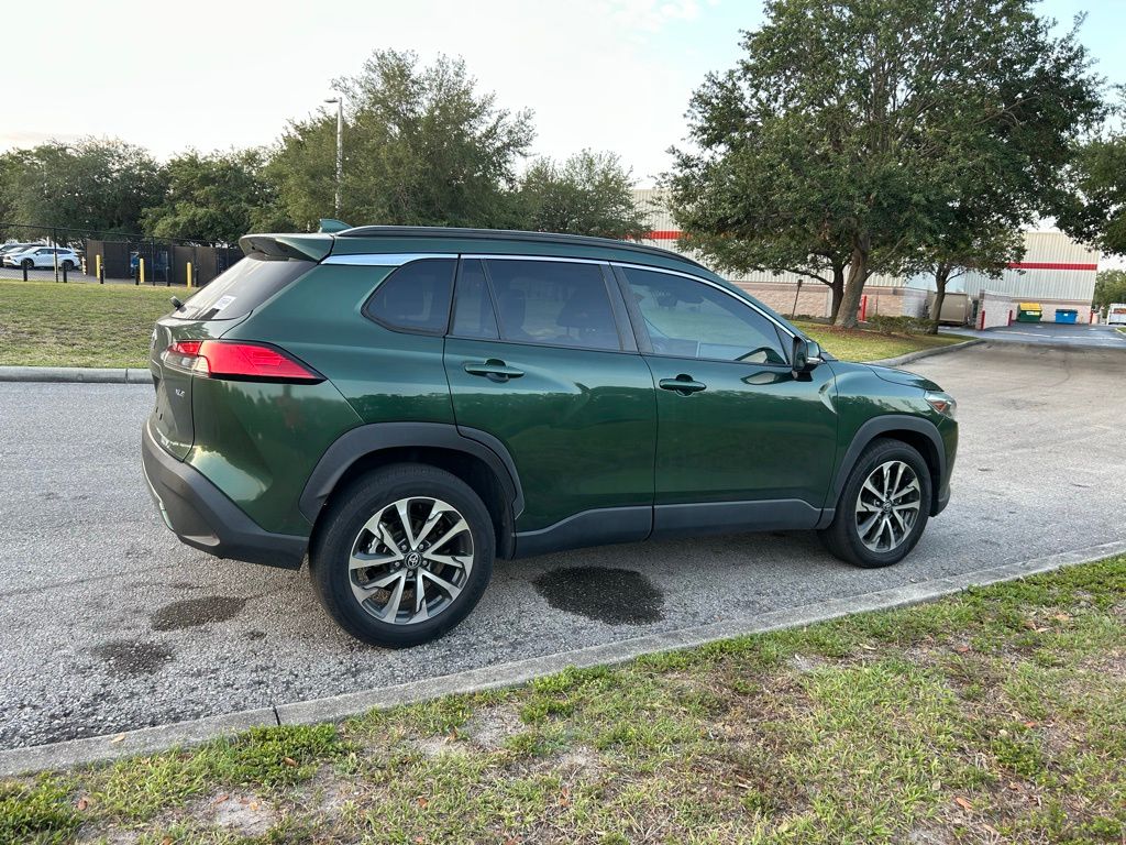2022 Toyota Corolla Cross XLE 5
