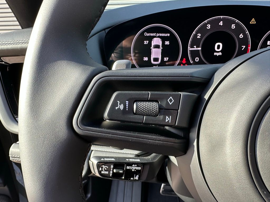 Thumbnail: 2026 Porsche Panamera - 17