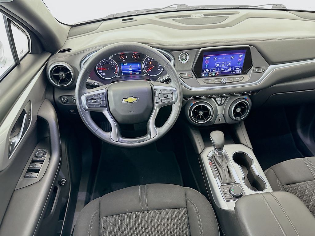 Thumbnail: 2022 Chevrolet Blazer - 21