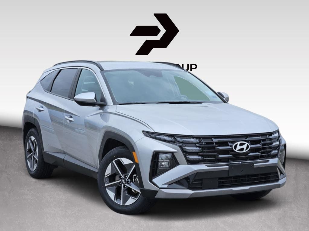 Shimmering Silver 2025 Hyundai Tucson SEL FWD SUV / Crossover Front-Wheel Drive 8-Speed Automatic