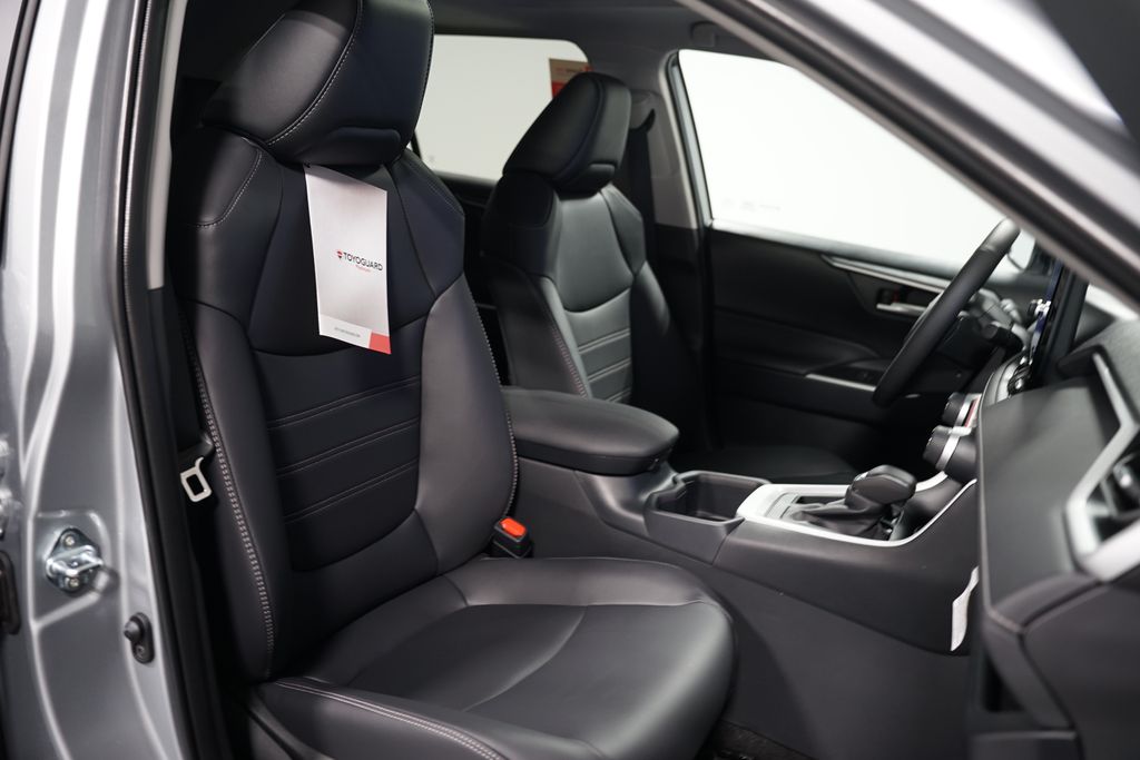 2025 Toyota RAV4 XLE Premium 29