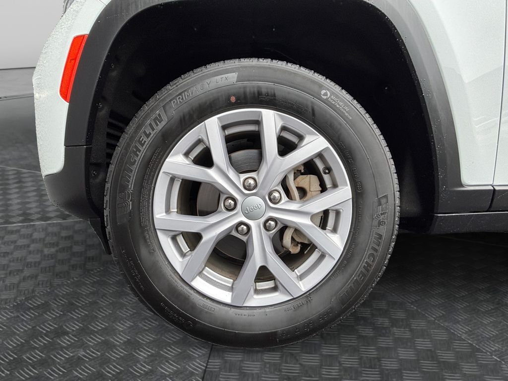 Used Car 2022 Jeep Grand Cherokee  Limited For Sale Under $30,000 In Austin, Texas