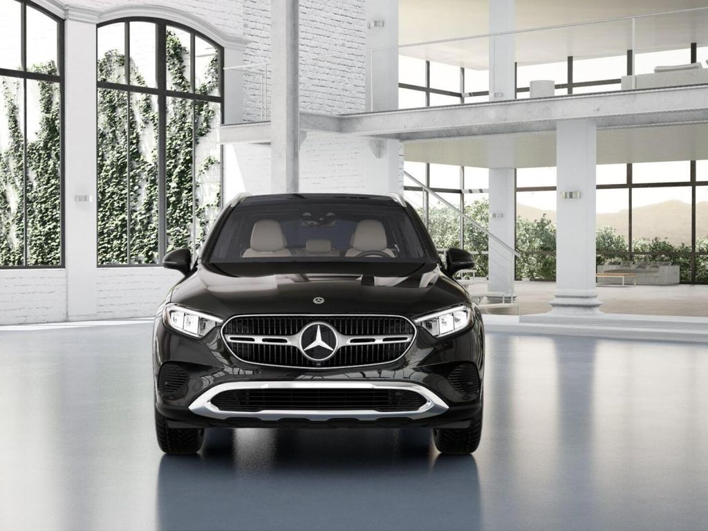 2025 Mercedes-Benz GLC 300 7