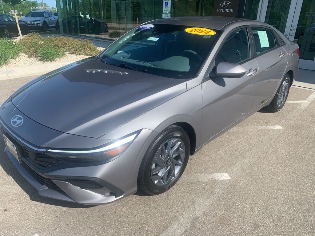 2024 Hyundai Elantra SEL FWD